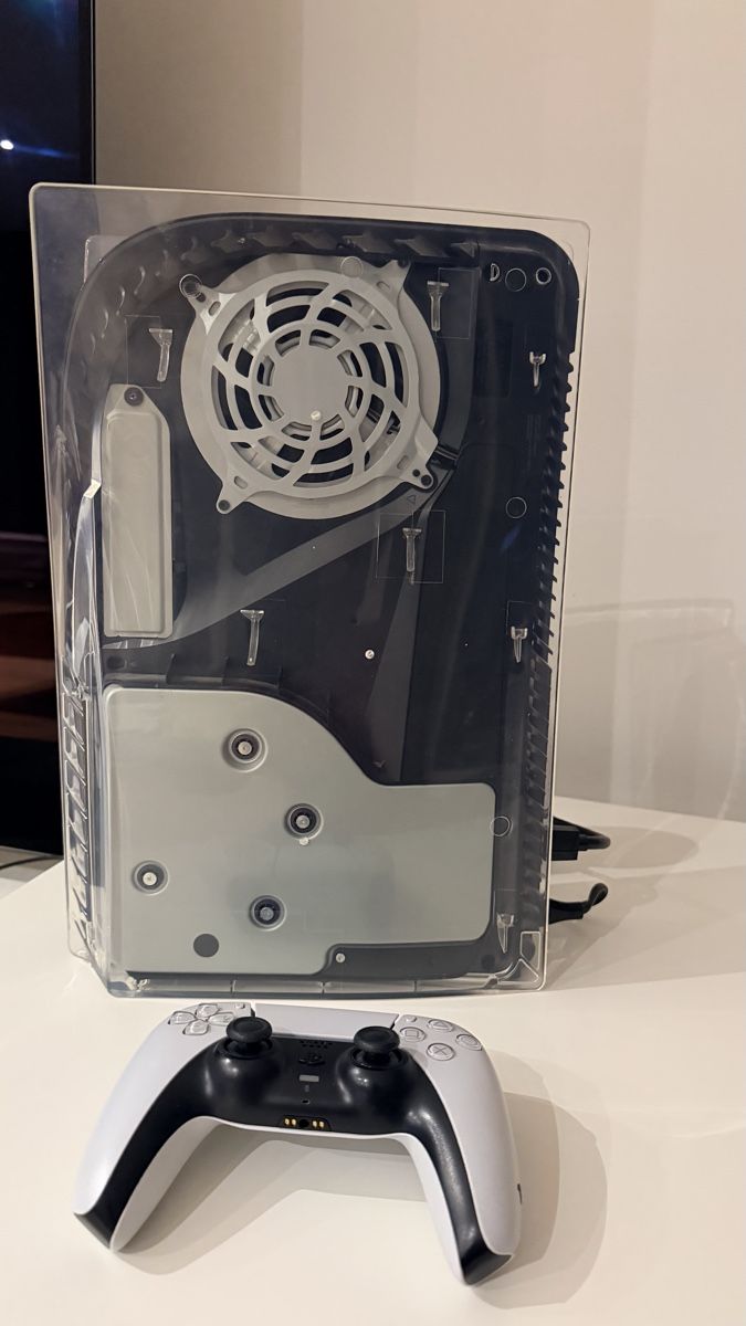 Sony Console: Ps5 Console PlayStation 5 coque transparente – Usato da Colombier NE venduto da manupsin