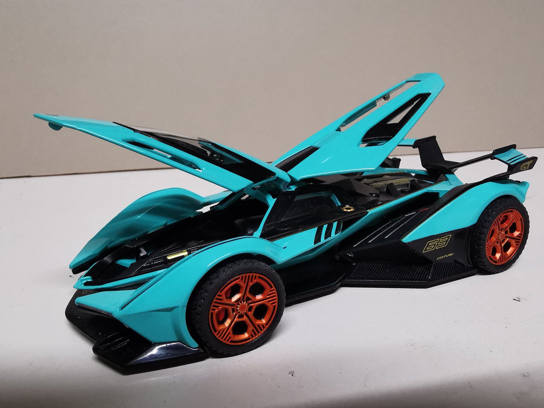 Rennbahnen: Rennbahn Scenerie Lamborghini V12 Vision 1/32 Pullback – Gebraucht aus Winterthur von Lonpos1 8