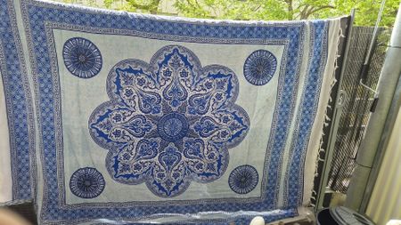 Tagesdecke mit Mandalamuster blau-weiss