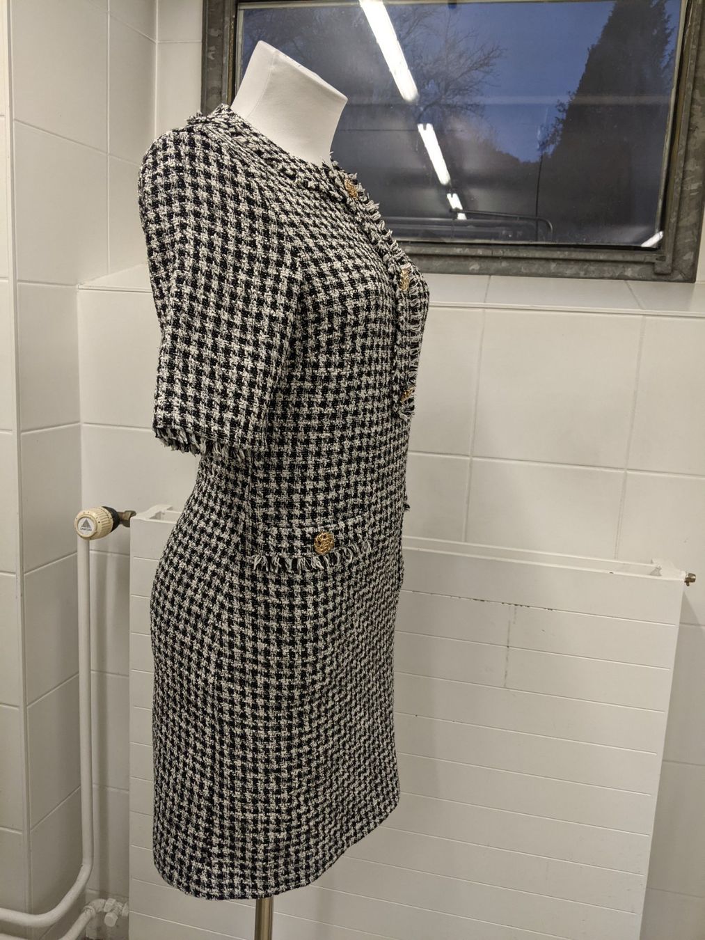 Hallhuber Vestiti: Tweed Damenkleid GR 34 – Usato da Langnau am Albis venduto da Judithsebi 2
