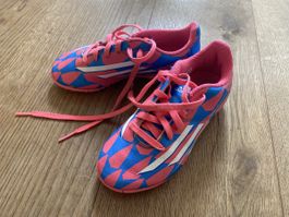 Fussballschuhe Adidas Grösse 30 pink/blau, sehr gut erhalten