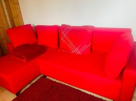 Rotes IKEA Schlafsofa aus Stoff