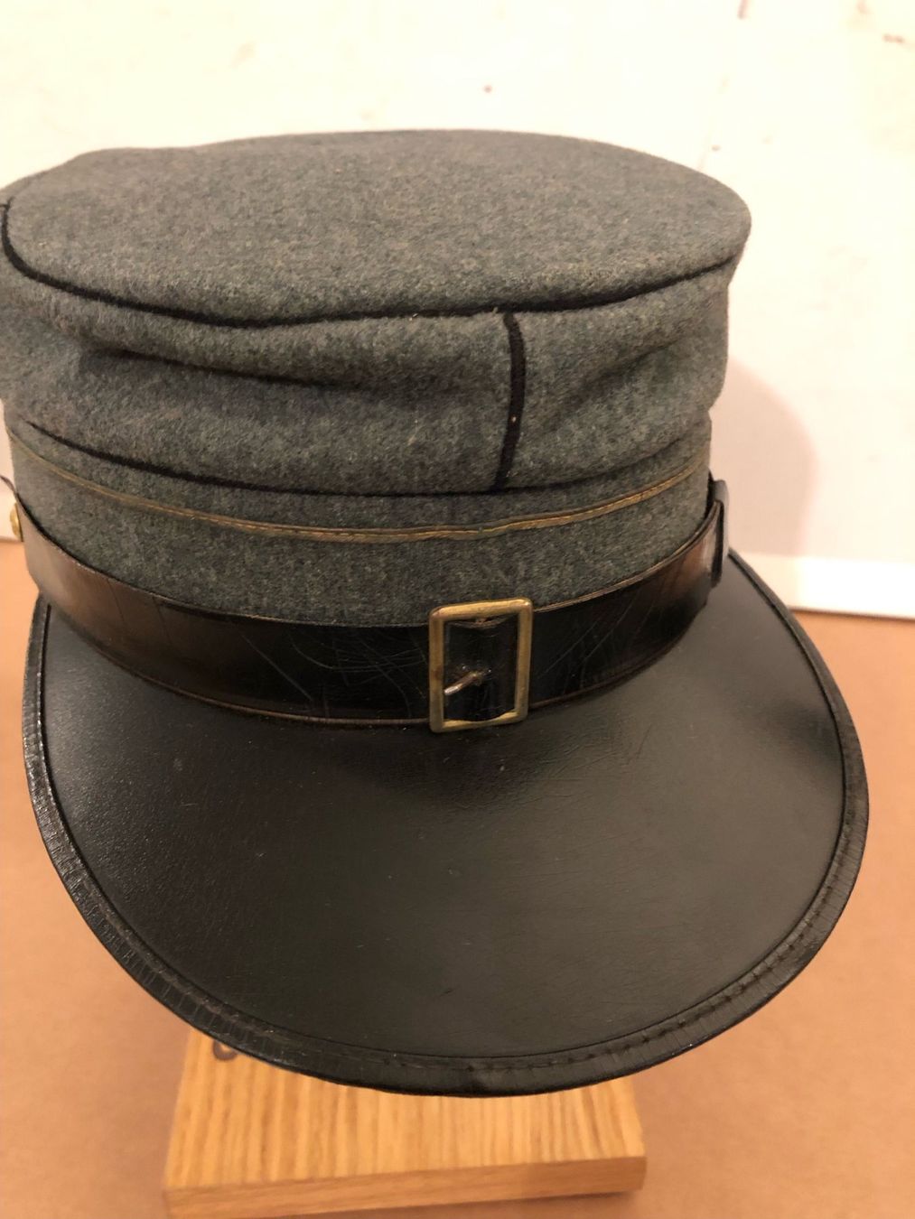 Schweizer Armee Hüte, Mützen & Caps: Offiziersmütze Ordonnanz 1917 – Gebraucht aus Gümmenen von Ug6