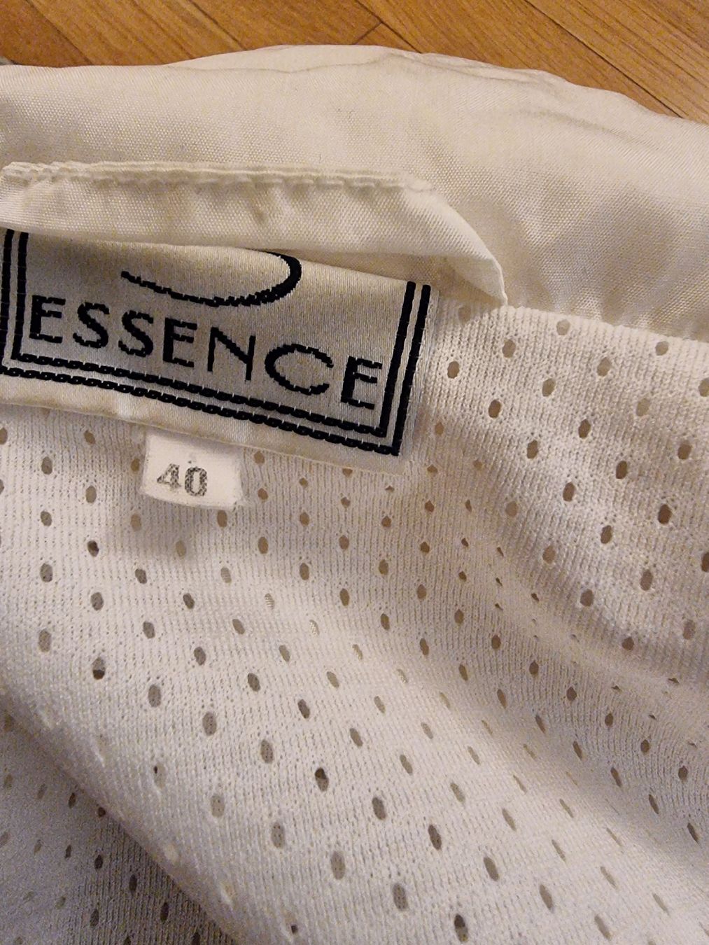 Giacche: Veste sport unisexe blanche  – Usato da Veyrier venduto da Leilazizou 3