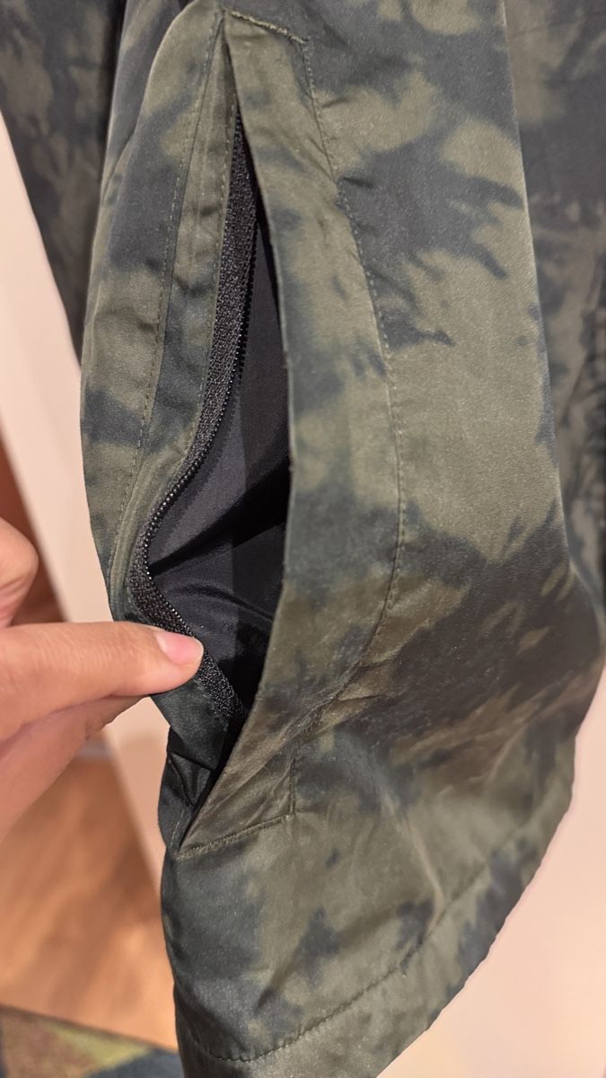 Adidas Giacche: Adidas Jacket – Usato da Grosshöchstetten venduto da 532_9cyd 2