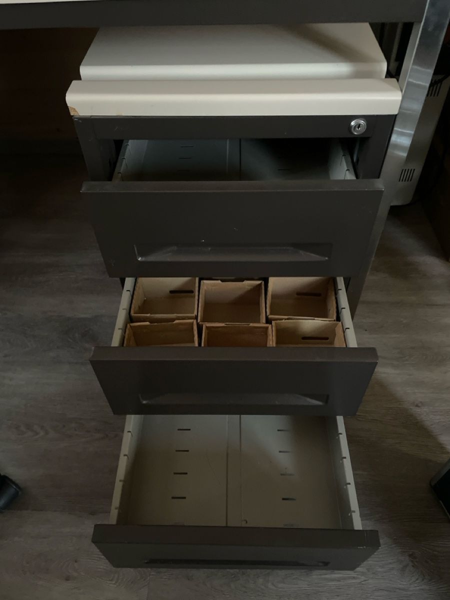 Bureaux: Bureau avec 2 box style LISTA – D'occasion à Corcelles BE par Peichen 1
