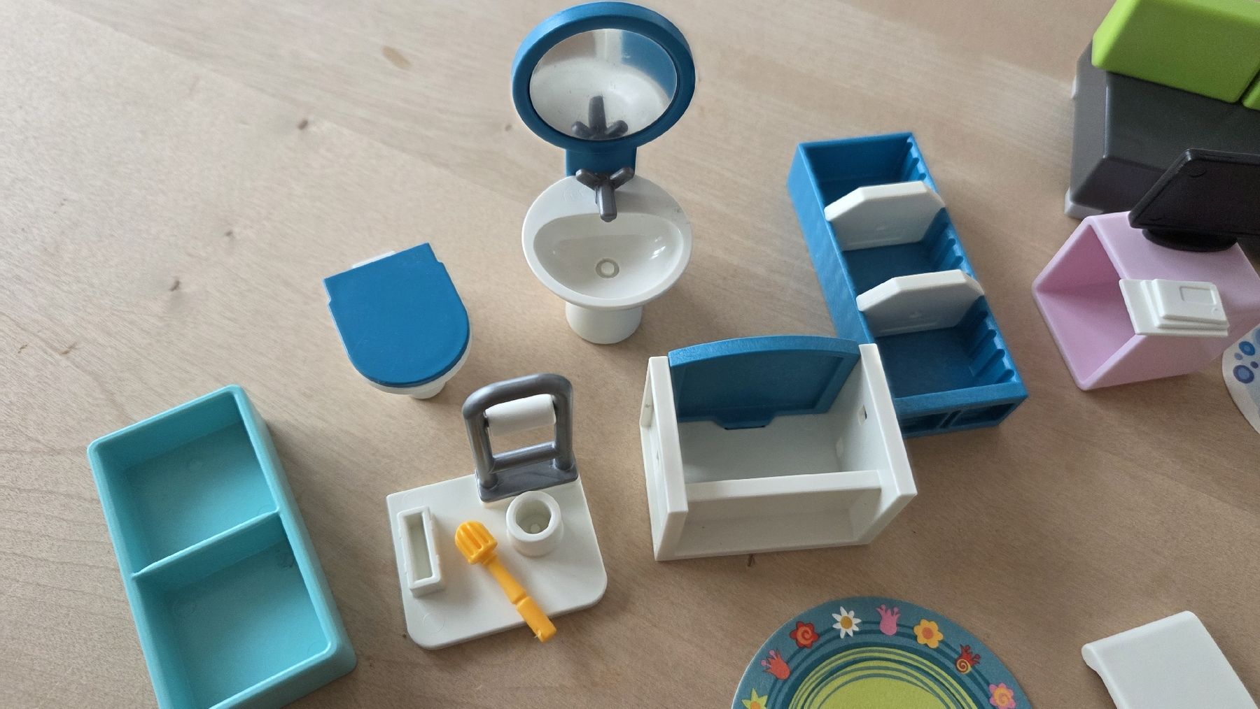 Playmobil Giocattoli: PLAYMOBIL Möbeli mit vielen Einzelteilen – Nuovo (secondo la descrizione) da Hausen am Albis venduto da pear04 4