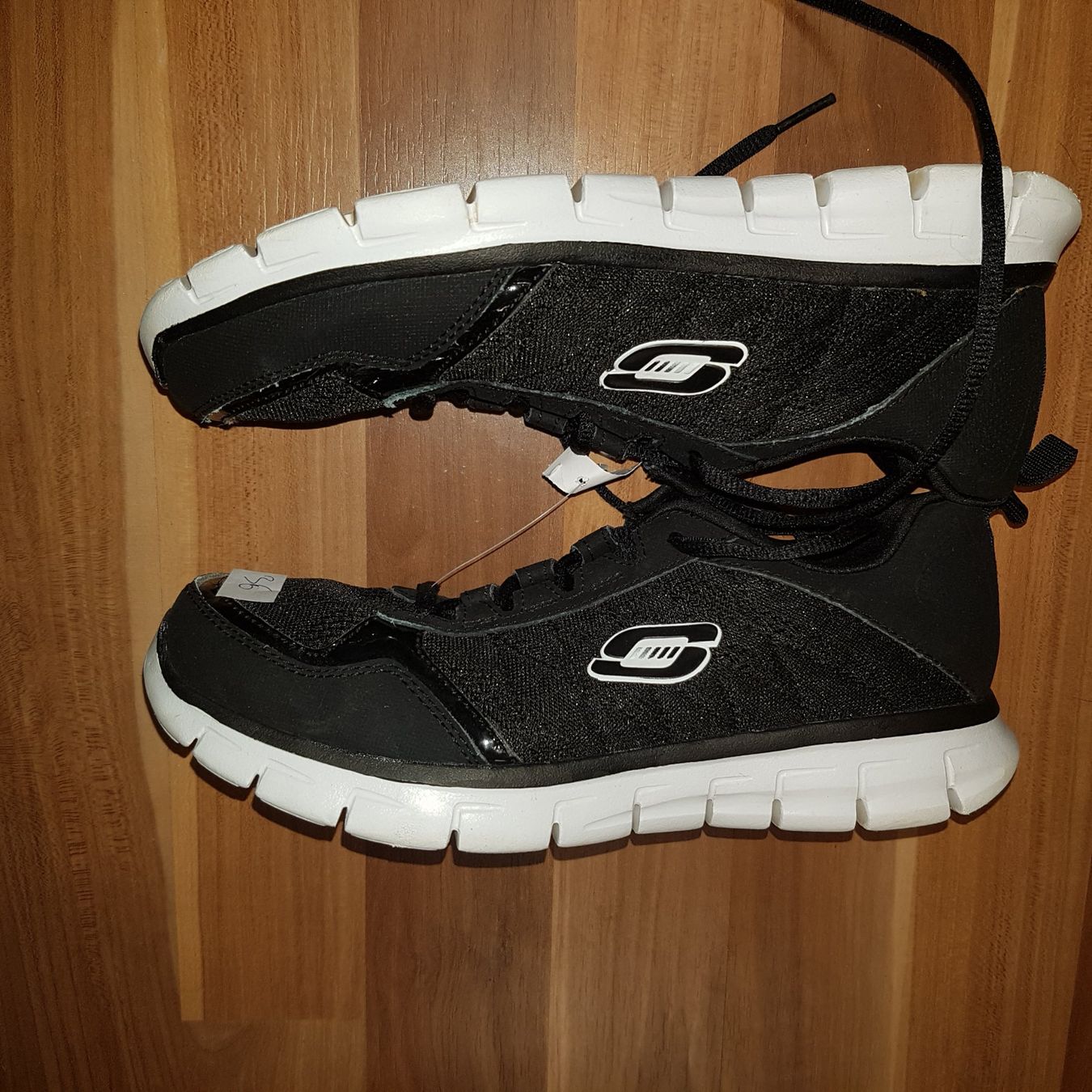 Skechers Schuhe für Mädchen: Sketchers memory foam gr 36 K29 – Gebraucht aus Schwarzenburg von Flamingo07 2