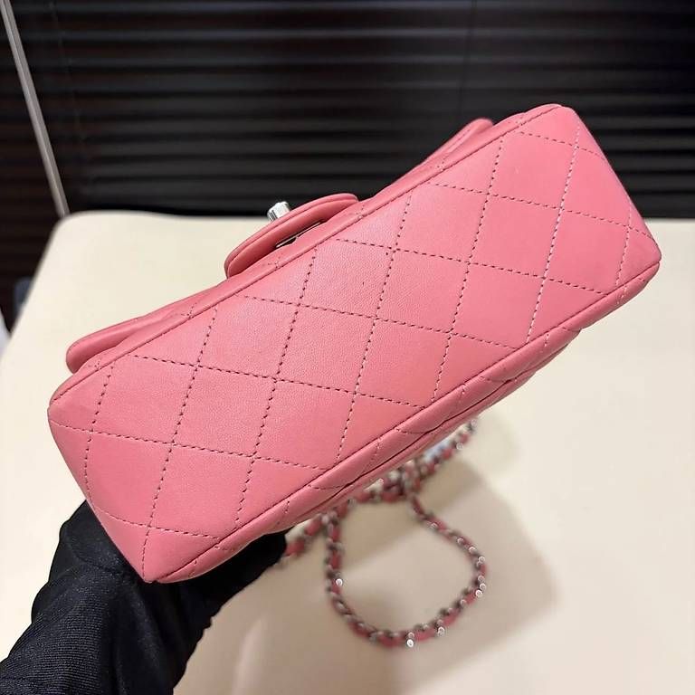 Taschen für Damen: Chanel Classic Flap Mini Rectangulaire Rose – Gebraucht aus Lausanne von Temamapaire 3
