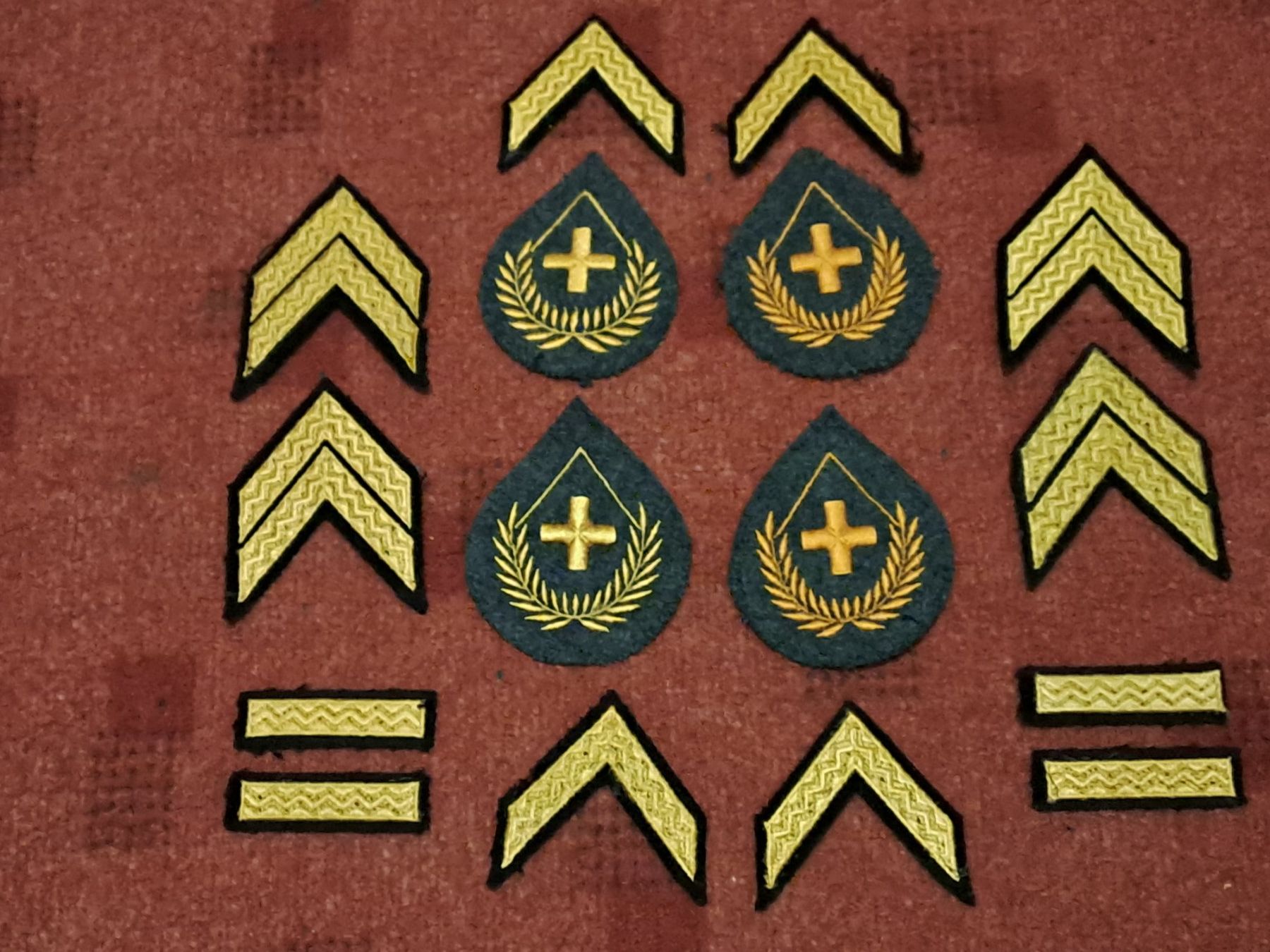 Schweizer Armee Uniformi: Lot von verschiedenen Gradabzeichen – Usato da St.Gallen venduto da Infanteriewerk