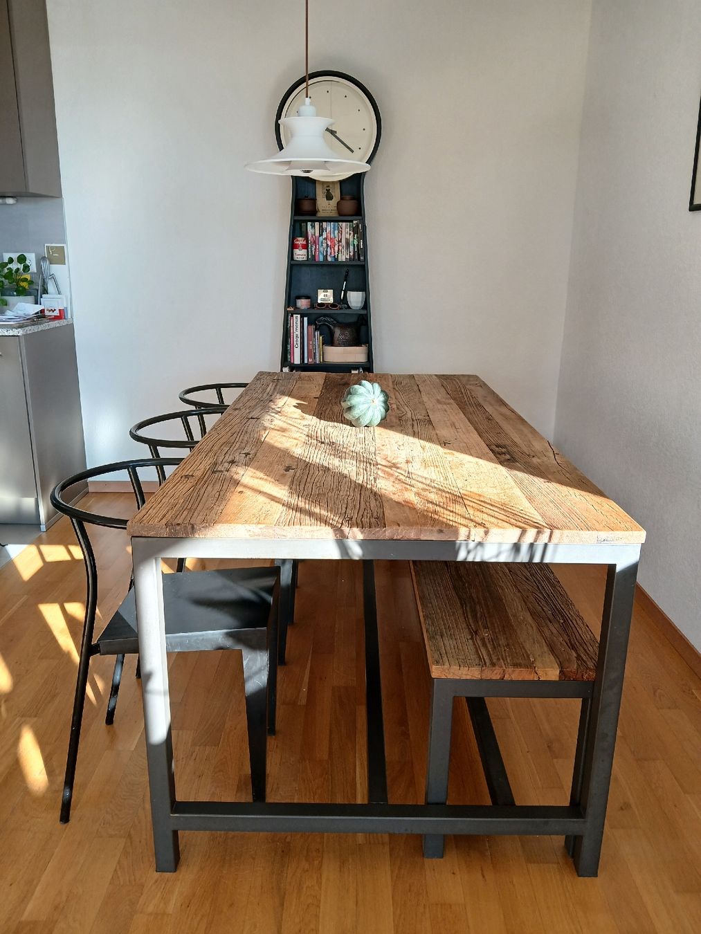 Tables: Ensemble table et banc – D'occasion à Concise par nan_8dqn 1