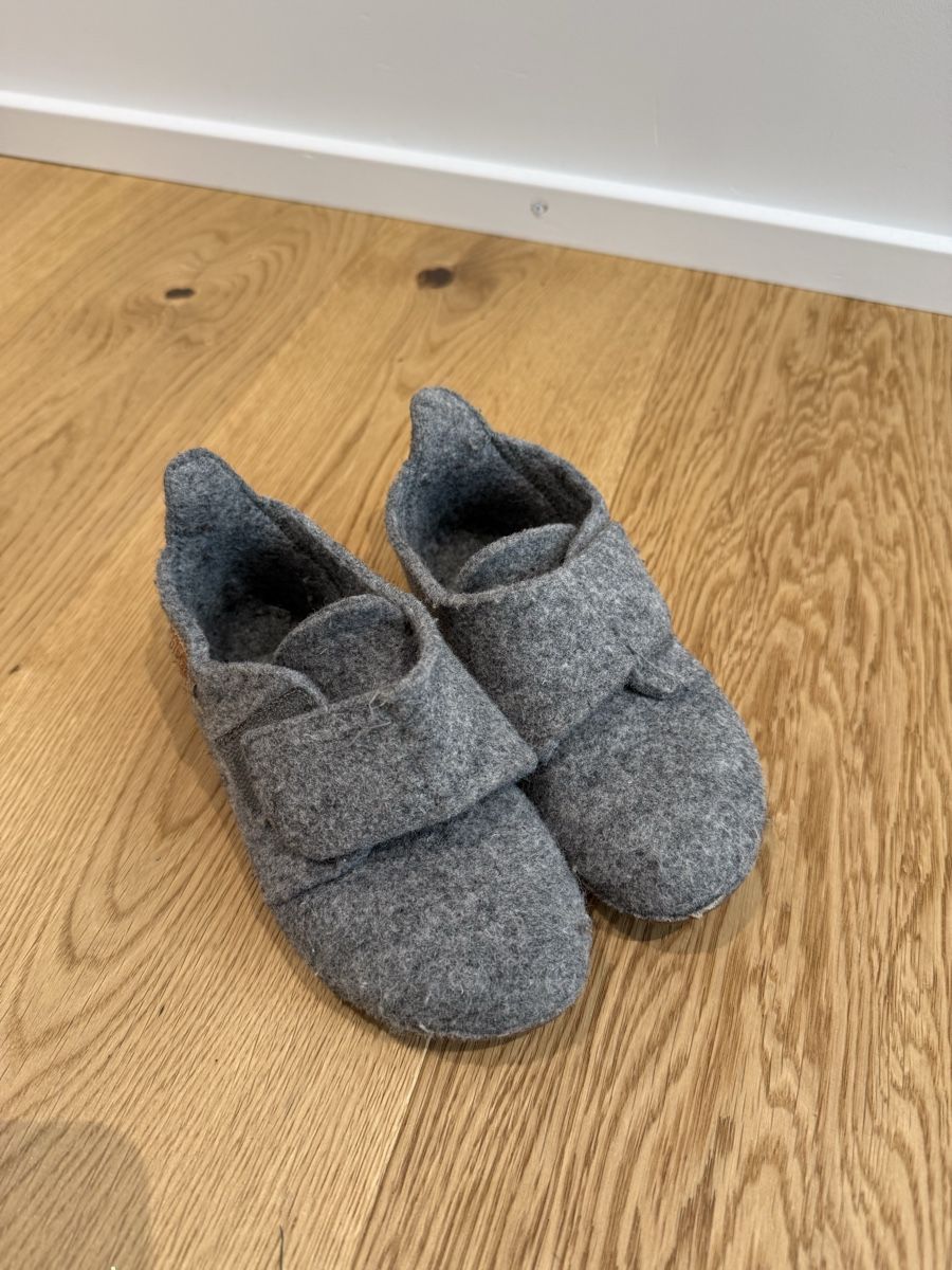 Bisgaard Scarpe per ragazzi: Bisgaard Wollfinkli / Hausschuhe  – Usato da Baar venduto da Mathiasbrenner