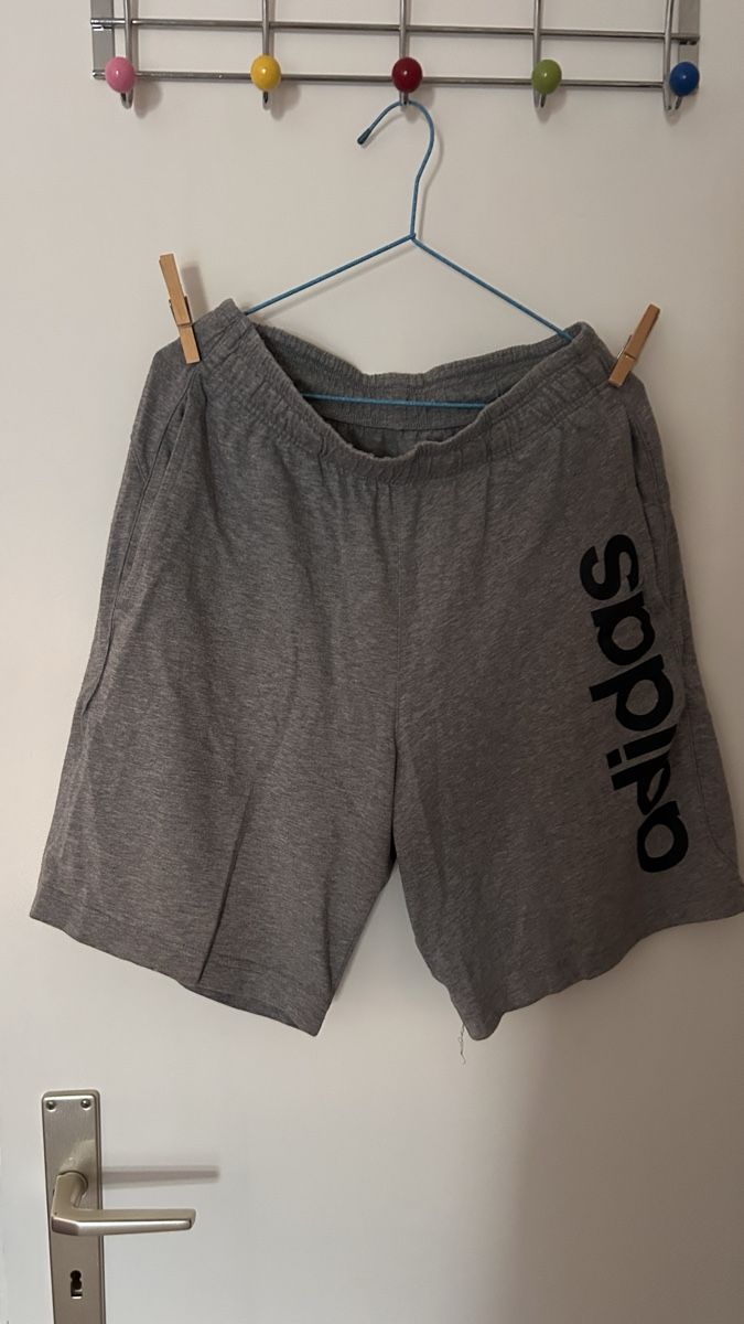 Adidas Pantaloni: Adidas Shorts Grey Size M – Usato da Genève venduto da Noemie.wrmsi