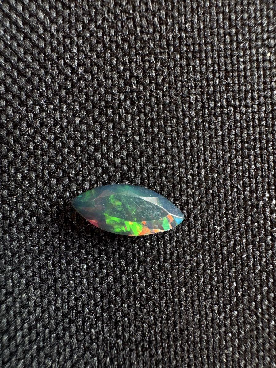 Edelsteine: Black Opal 0.9 ct – Neu und originalverpackt aus Wängi von Horus90 1