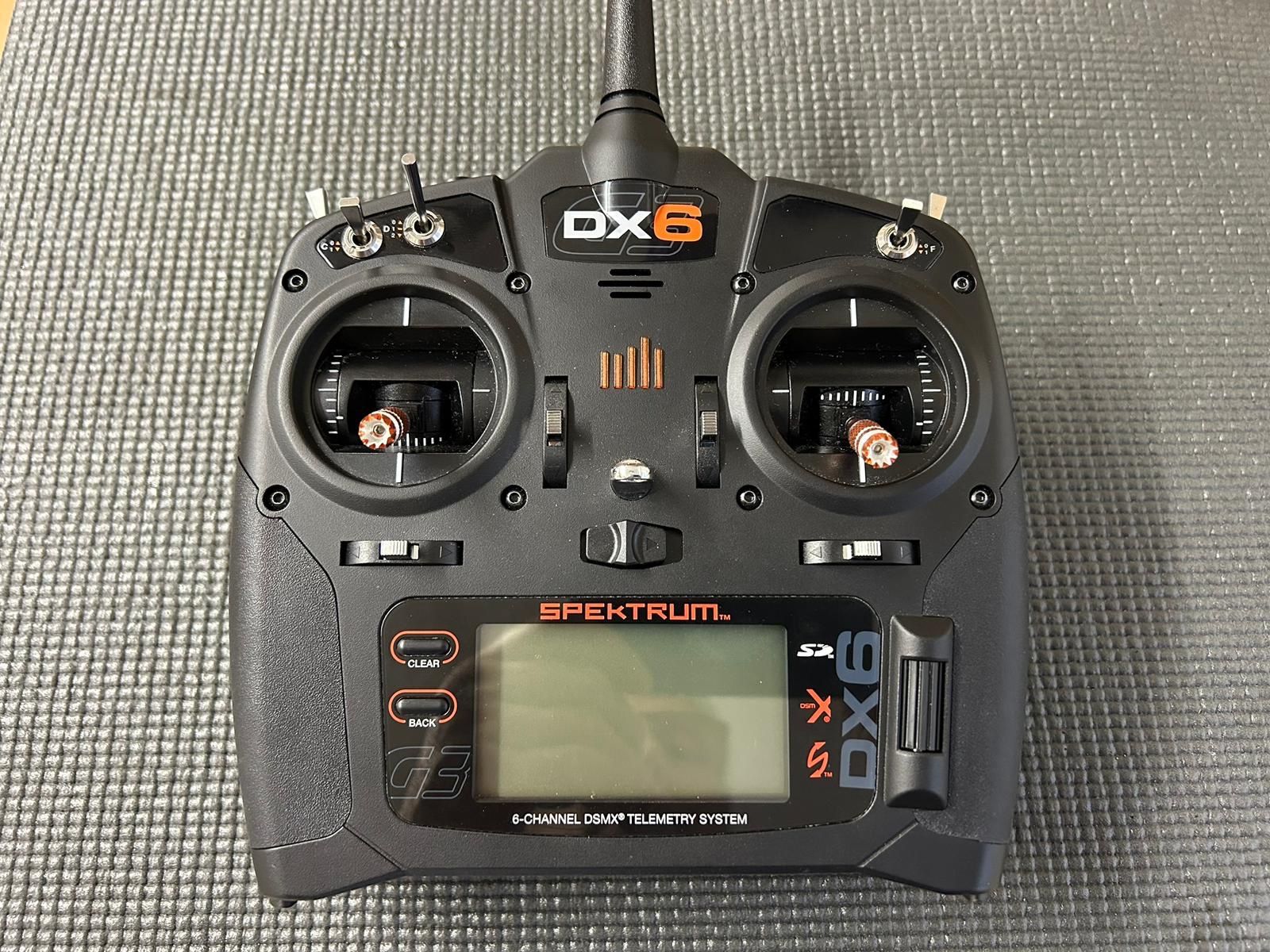Spektrum Fernsteuerungen: Fernsteuerung Spektrum DX6 mit Empfänger AR620 – Gebraucht aus Samedan von