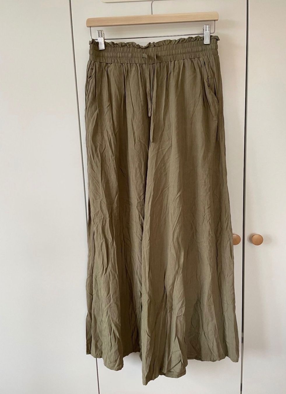 Pantaloni: Luftig weite Stoffhose, 100 % Viskose, Gr. M, Sommer – Usato da Wetzikon ZH venduto da dor_rmq2