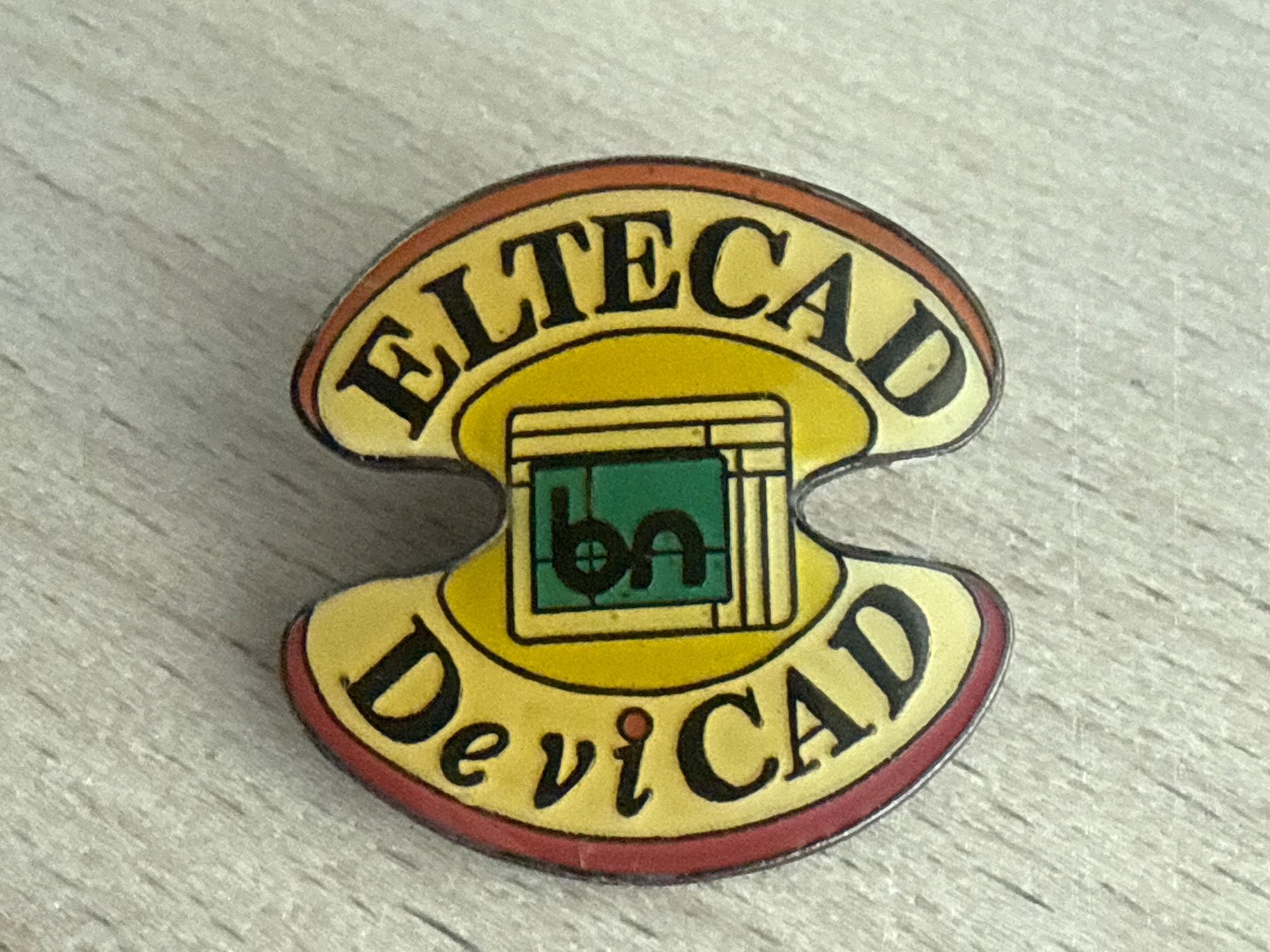 Plaquettes & Badges: Pin ELTECAD DevICAD – D'occasion à Glattbrugg par Schweigmatt