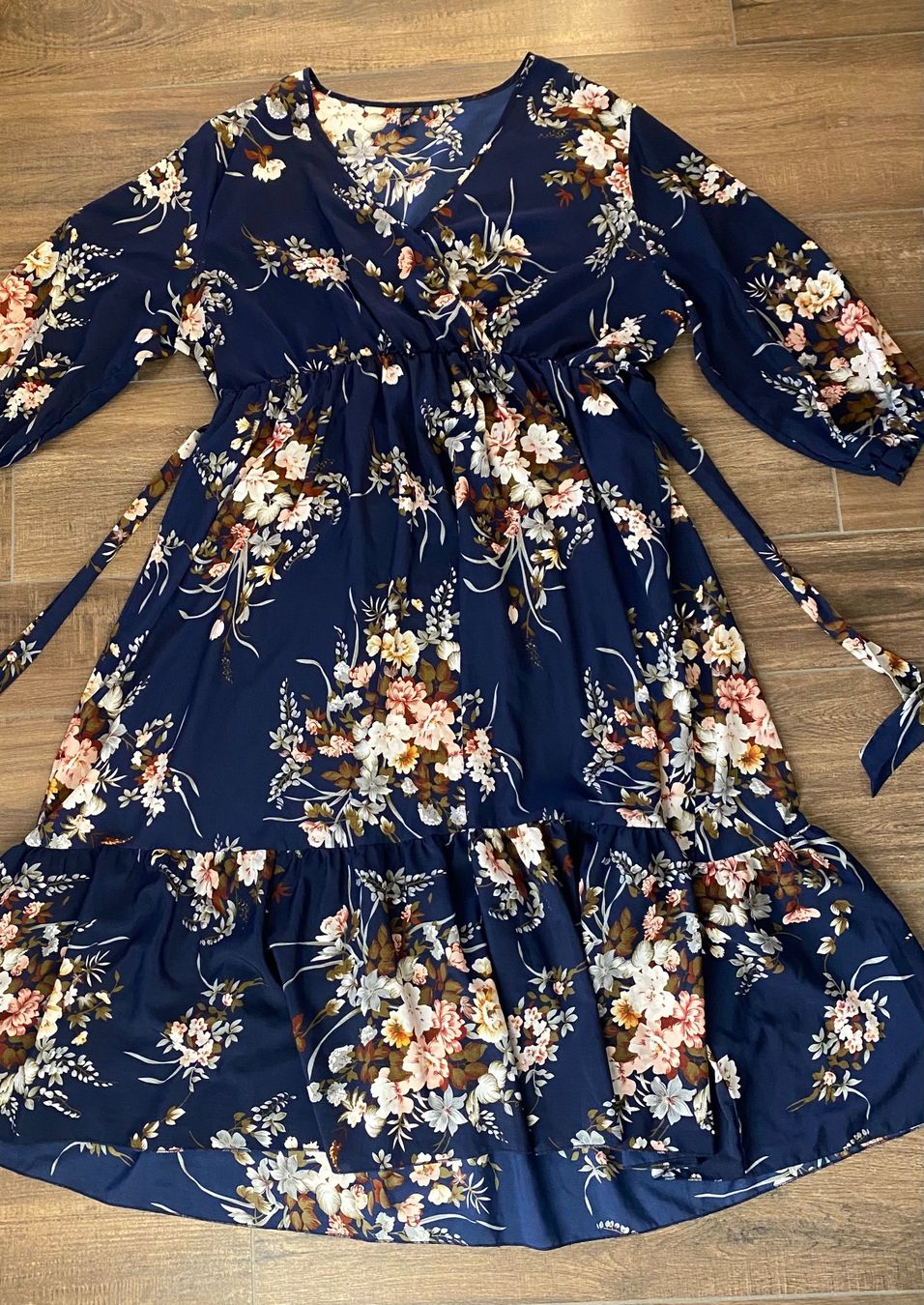 Shein Vestiti: Maxikleid mit Blumendesign navy Gr. 54 / 5XL – Usato da Pratteln venduto da a23_j2gs 2