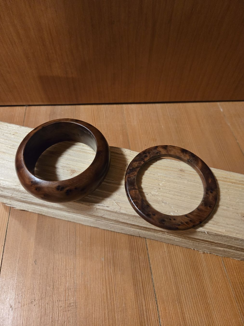Bracciali & Braccialetti: bracelet en bois d'acajou – Usato da Montet (Broye) venduto da CandiceD 1
