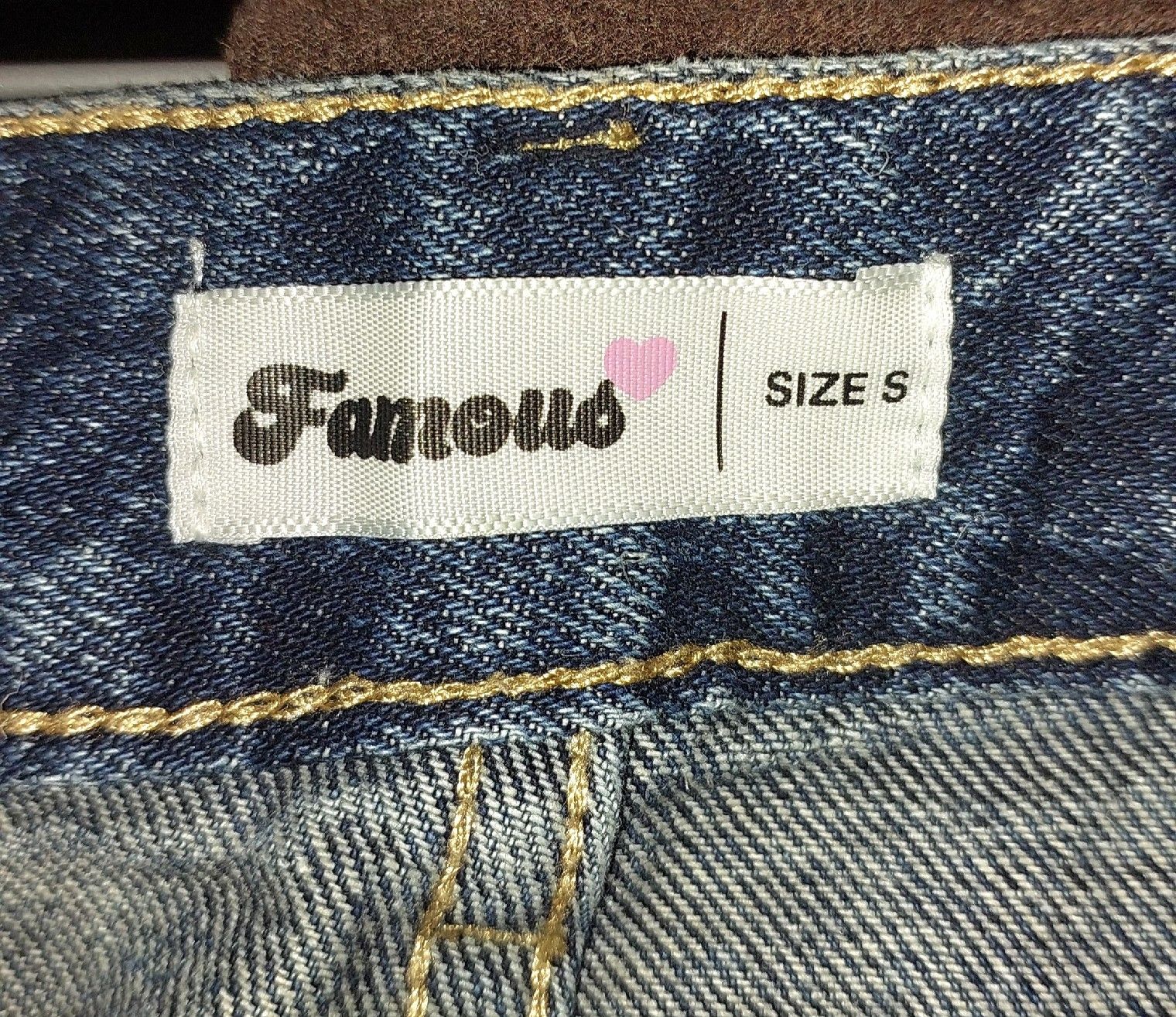 Jeans: 3/4 Jeans – D'occasion à Brunnen par CHOUCHOU. 3