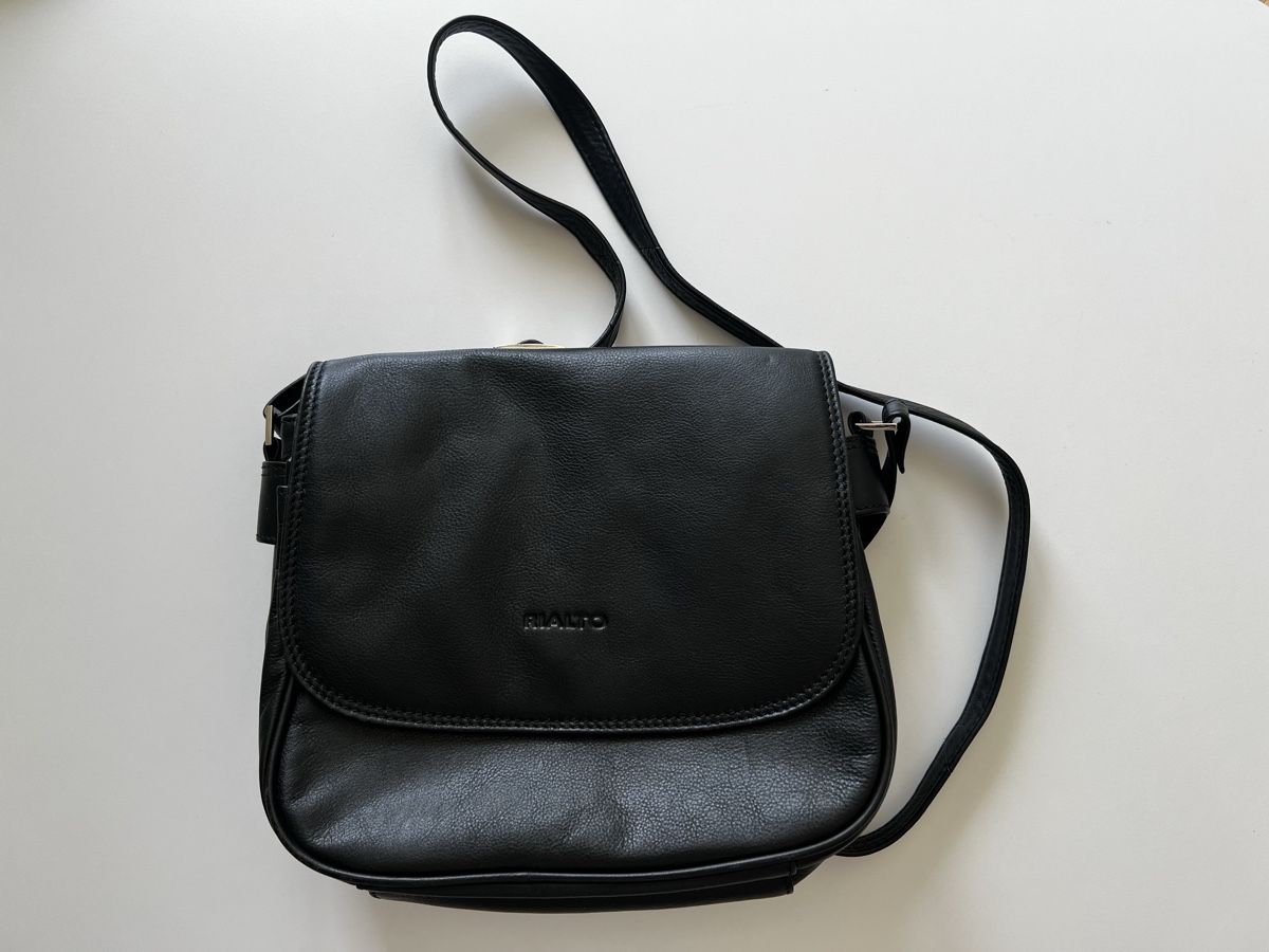 Taschen für Damen: Umhängetasche Leder schwarz – Gebraucht aus Fahrwangen von luna0404