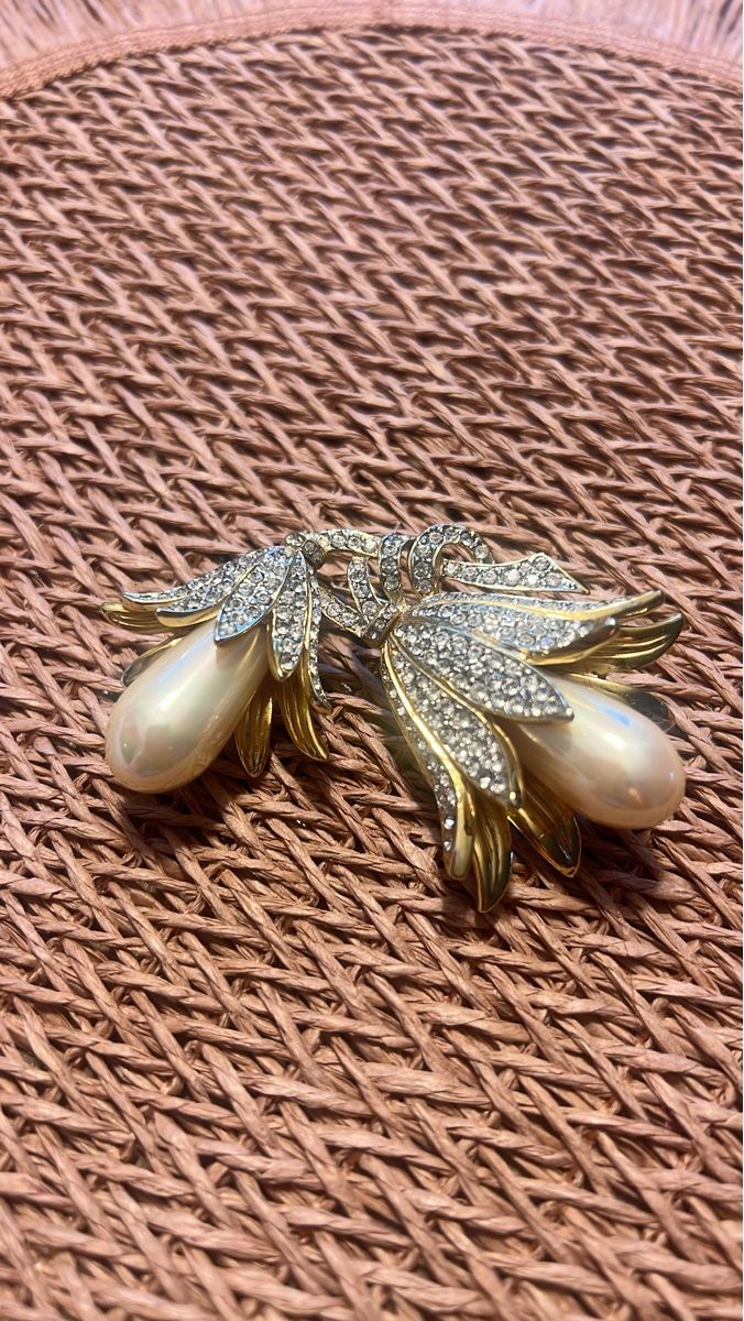 Broschen & Nadeln: Elegante Brosche mit Perle und Strass-Steinen – Neu (gemäss Beschreibung) aus Seon von Sunny-Schmuck78