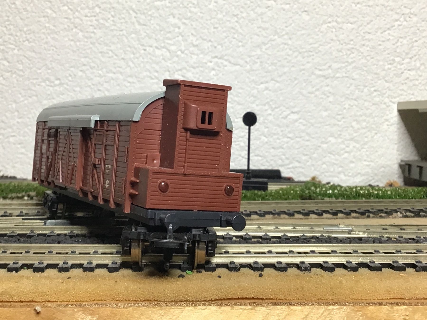 Lima Modellini di ferrovie: Lima Schlussgüterwagen Antik – Usato da Männedorf venduto da Spezial-Modelle 1
