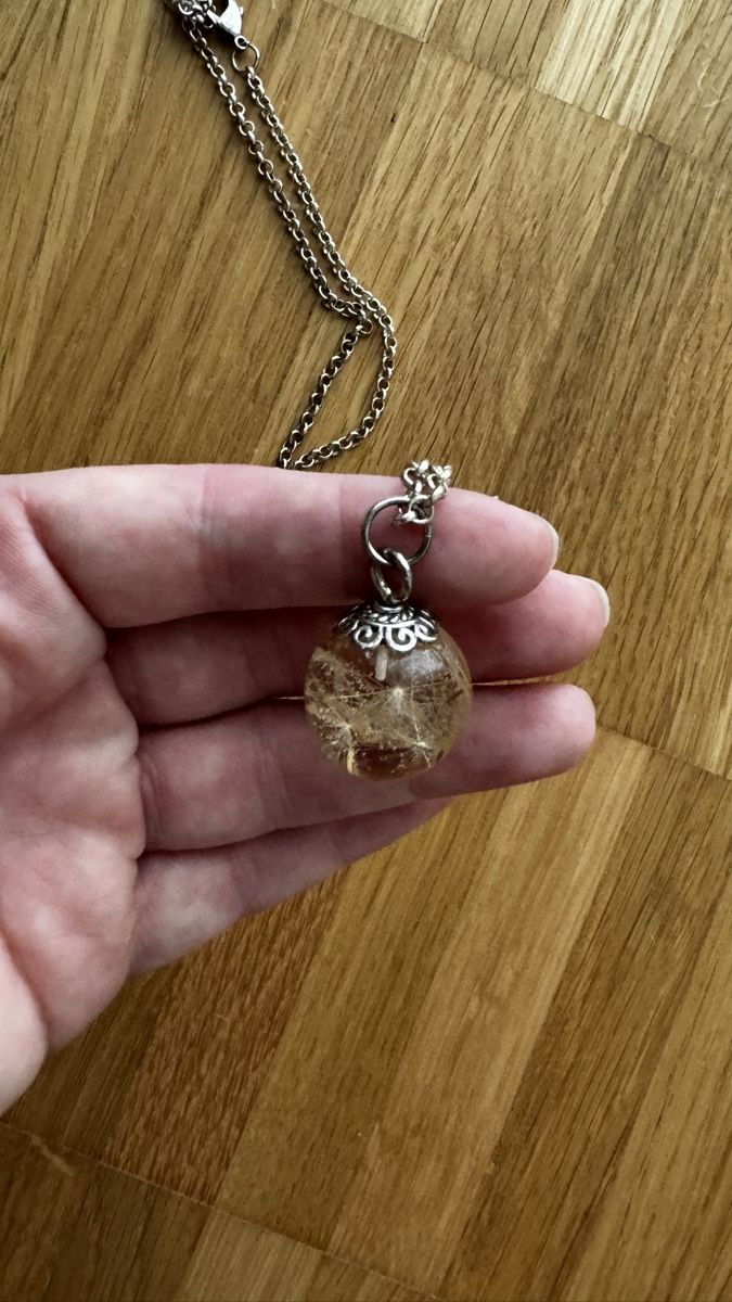 Catenine: Kette mit Löwenzahn-Anhänger in Glaskugel – Usato da Basel venduto da R__Mueller 1