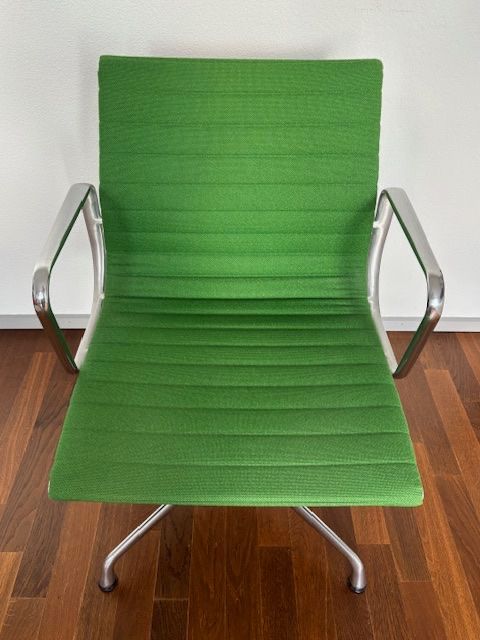 Vitra Sedie: Eames Aluminium Chair – Usato da Uetikon am See venduto da reto.blasi 1