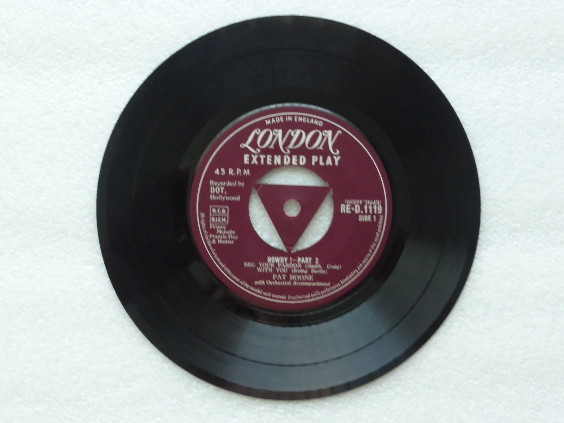Schallplatten: Vinyl Single   EP  PAT BOONE – Gebraucht aus Küssnacht am Rigi von Mondkinder 1