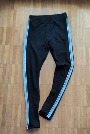 Leggins schwarz mit Seitenstreifen Grösse 170