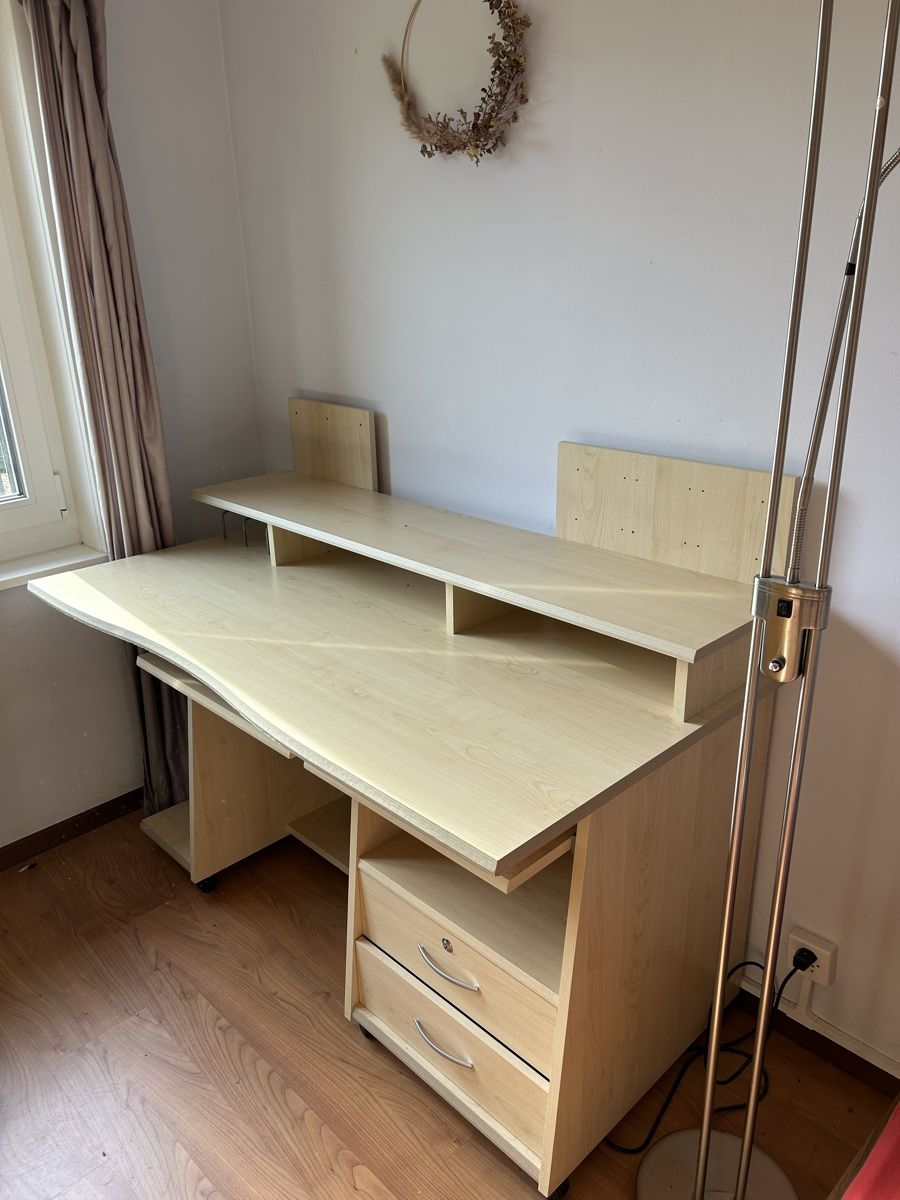 Scrivanie: Bureau – Usato da Oleyres venduto da chico-03 1