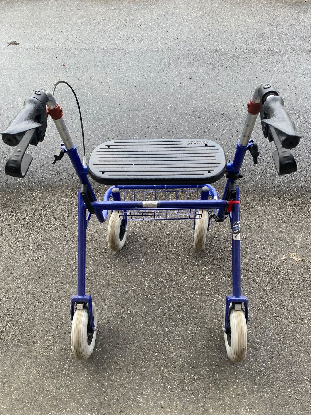Ausili per la deambulazione: Rollator Premis blau mit Sitz und Korb gebraucht – Usato da Uster venduto da burgdani01