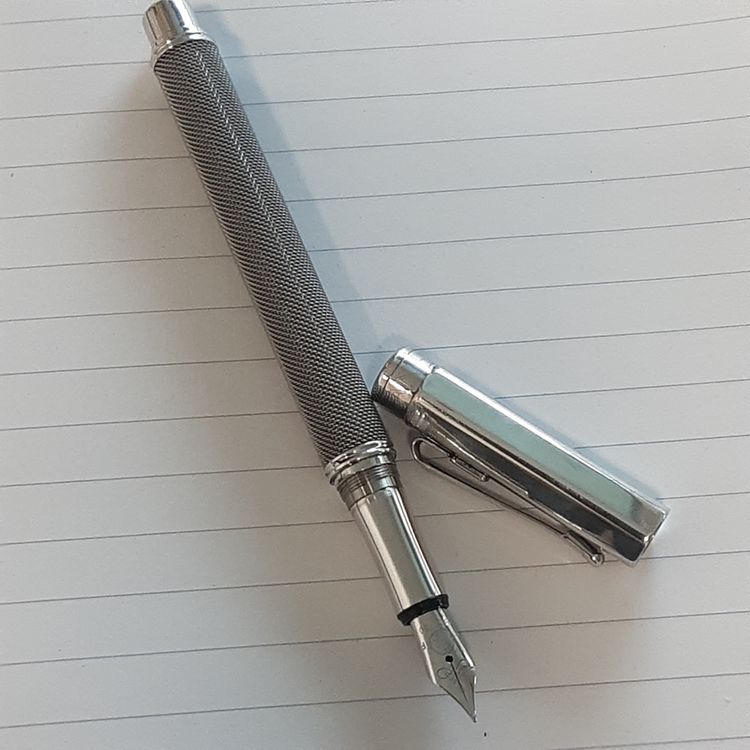 Stylo Plume Caran D'Ache Carbone & Metal Palladié - Plume En Or Massif 18 Carats - Écriture Luxe