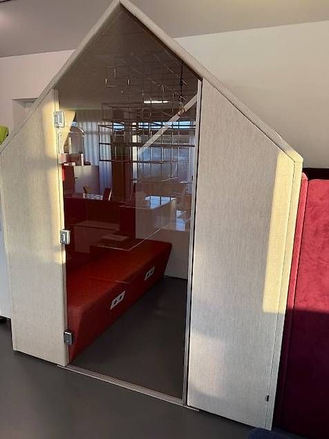 Modellini di ferrovie: Besprechungsbox "Hut Haus", Ausstellungsmodel – Nuovo (secondo la descrizione) da Lenzburg venduto da Buerokonz