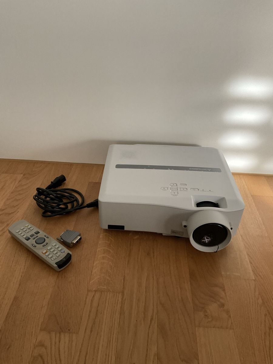 Mitsubishi Videoprojektoren: Business Beamer Mitsubishi – Gebraucht aus Aarau von chi_qnc5