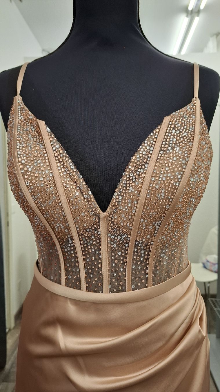 Vestiti: Abendkleid Gold  – Nuovo (secondo la descrizione) da Uster venduto da VMT. 2