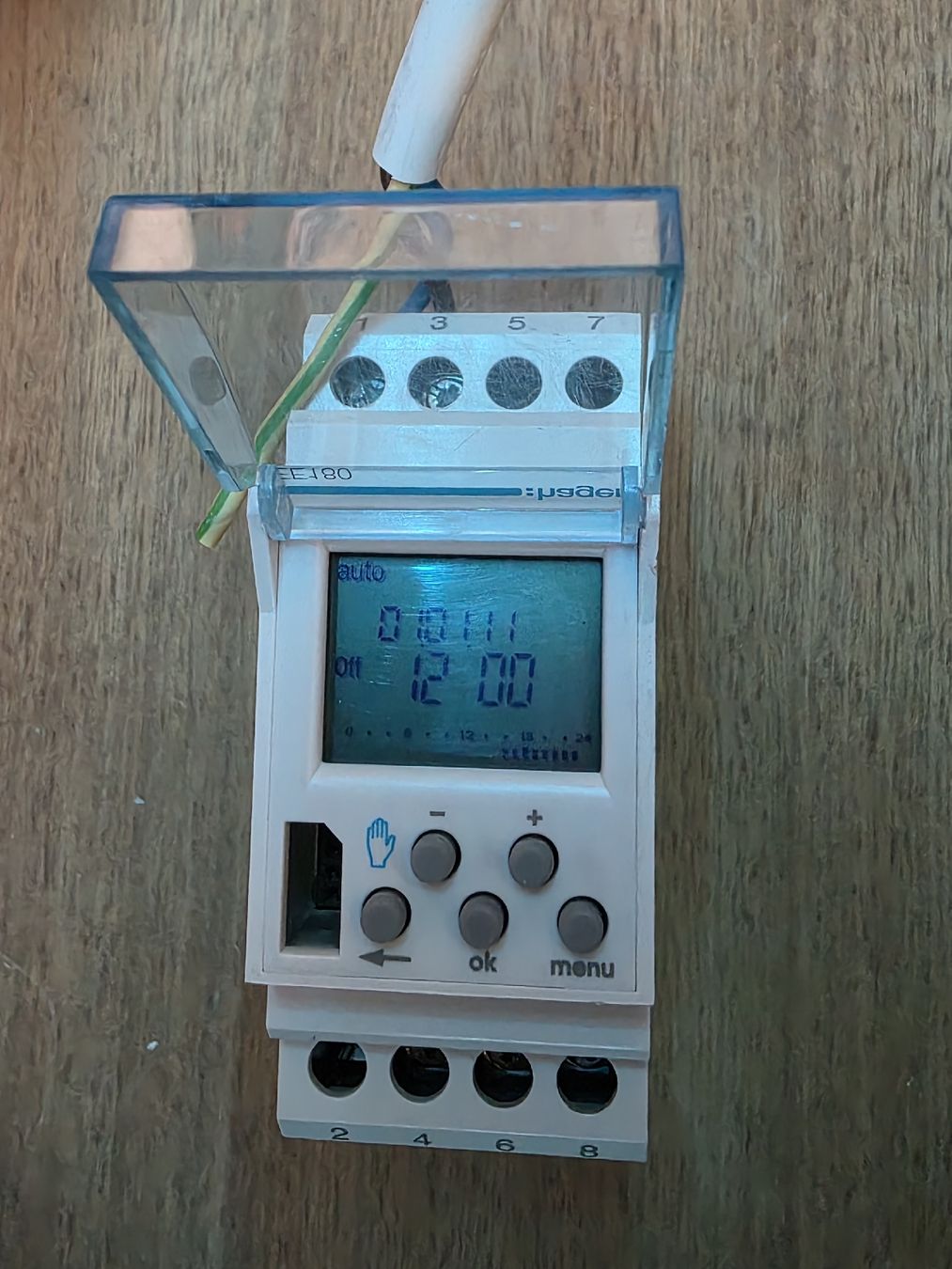 Hager Composants électroniques: Hager E180 Zeitschaltuhr  – D'occasion à Grächen par -Arturas- 5
