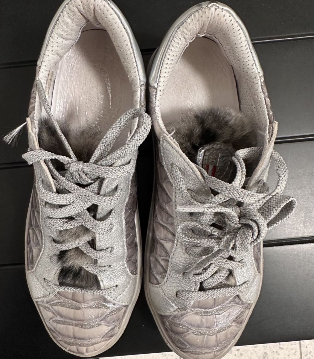 Scarpe da donna: Silberne Damen Sneakers mit Fell, Grösse 36 – Usato da Biberist venduto da dja_chx8