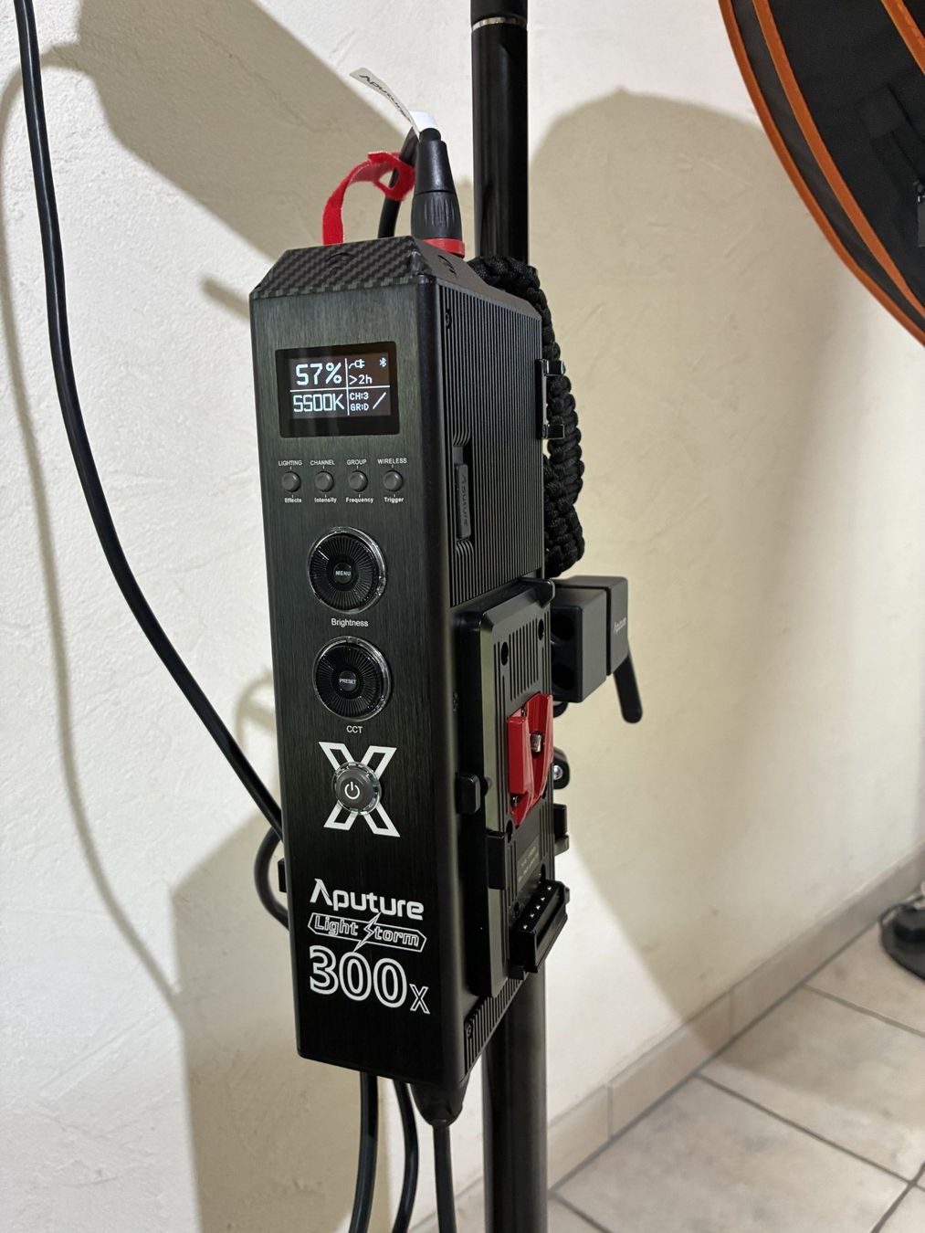 Aputure Lampade: Aputure Light Storm 300X inkl. Stativ & Godox 90 cm Softbox – Usato da Wetzikon ZH venduto da jea_q5cg 2