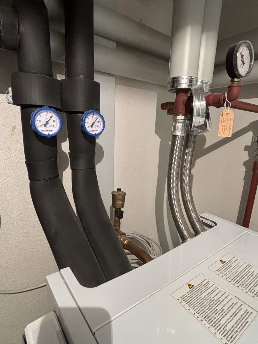 Radiatori: Vaillant Geotherm Wärmepumpe – Usato da Jona venduto da Sayaa 3