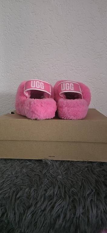 Scarpe da donna: UGG Fluff Yeah Slide rosa  super fluffy – Usato da Chiasso venduto da AlissON 2