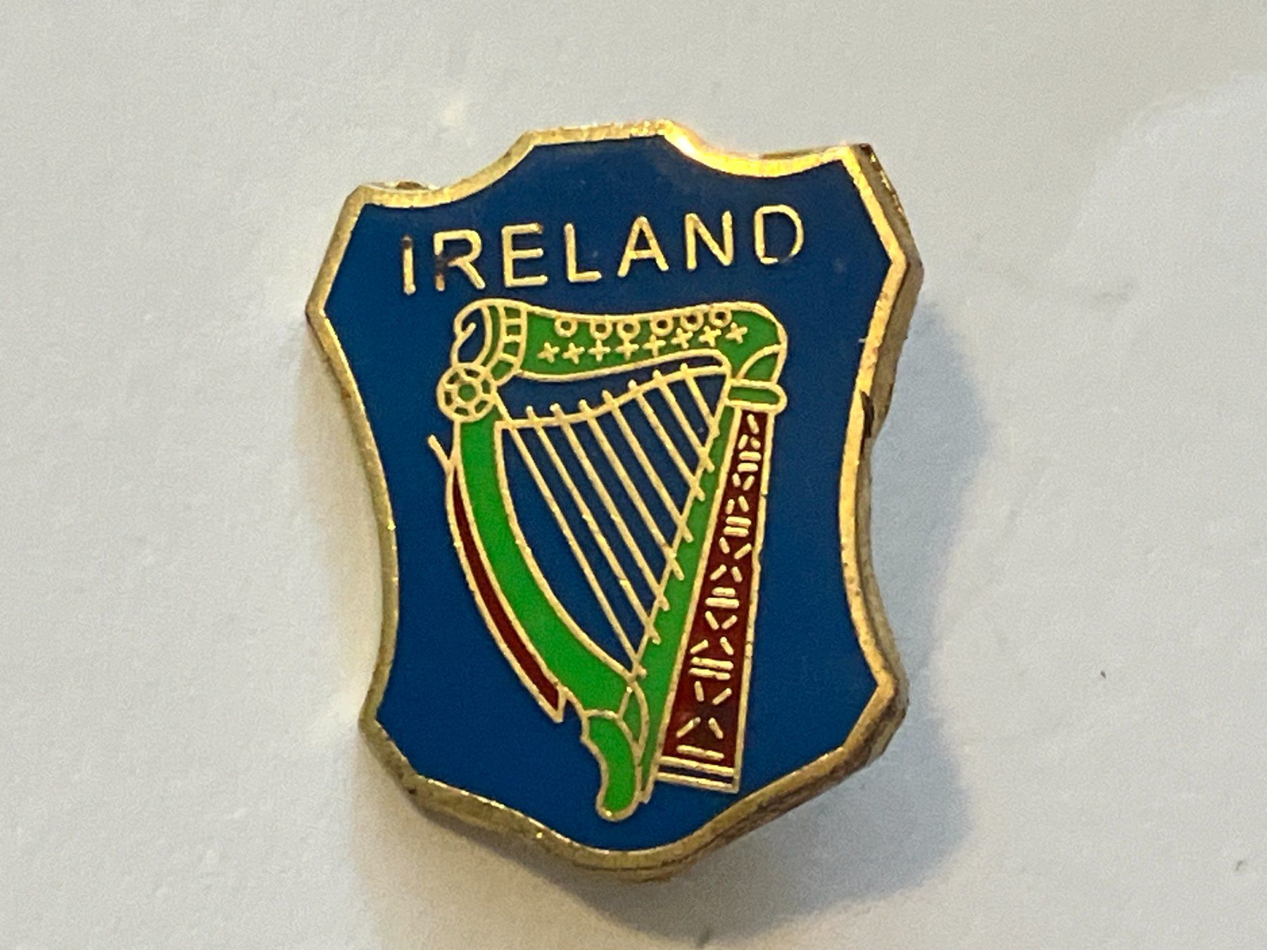 Plaketten & Abzeichen: 1 Pin Ireland – Gebraucht aus Basel von djwwpp