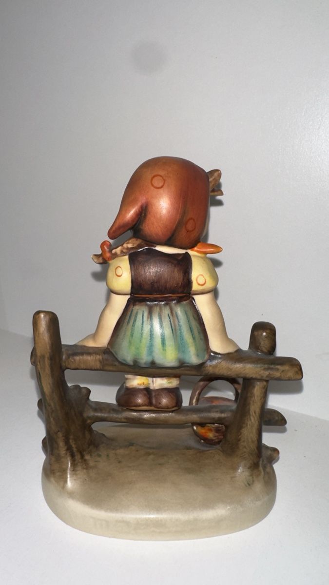 Hummel Statuette: Hummel Figur 112/1 Mutter‘s Liebste – Usato da Brig venduto da Invert 3