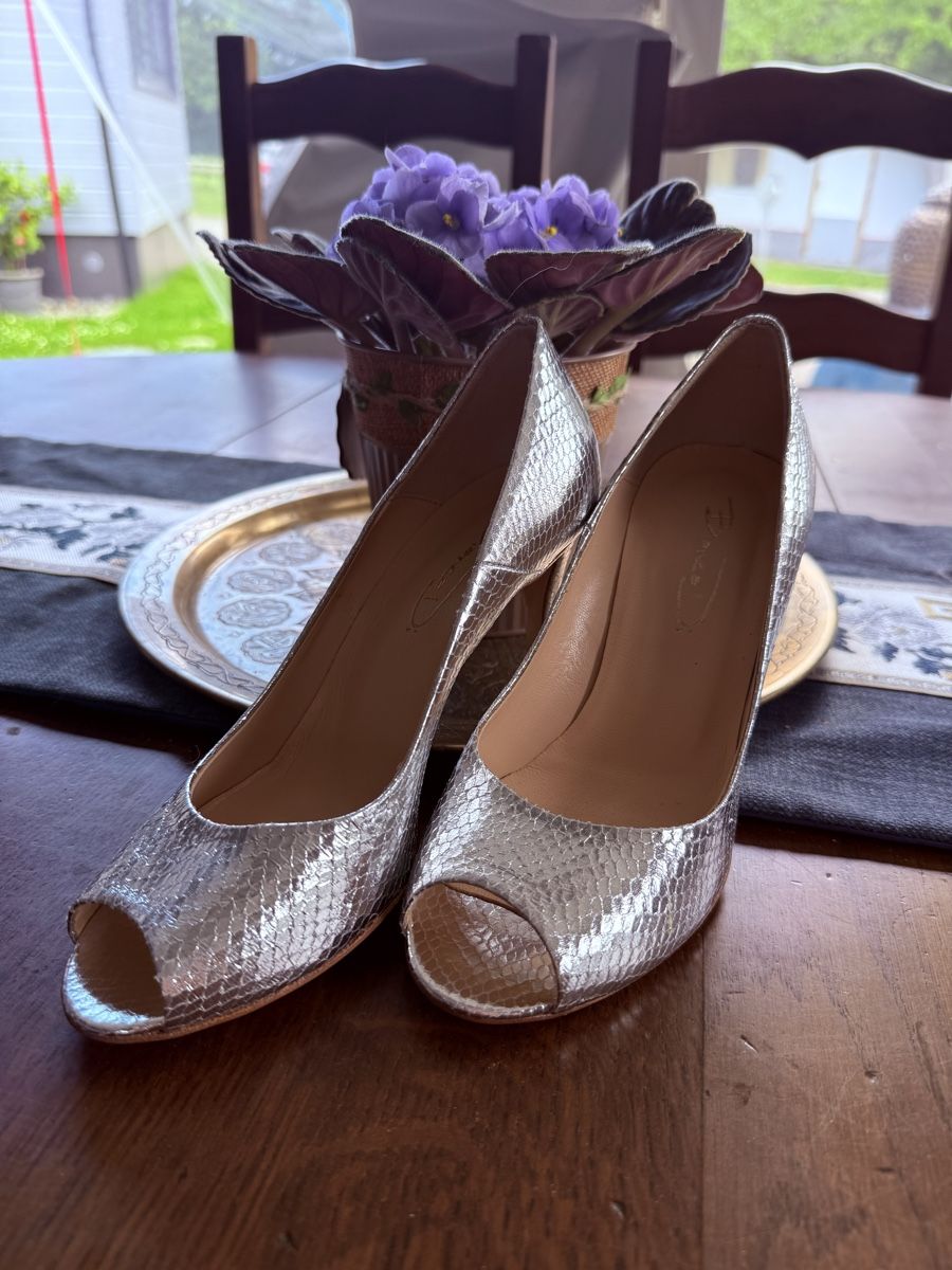 Scarpe da donna: Escarpins argentés   – Nuovo e nell'imballaggio originale da Lausanne venduto da Doudoutze