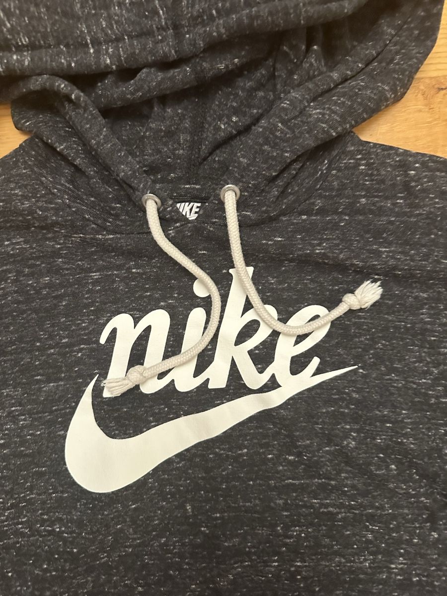 Nike Pullover & Sweatshirts: Dünner Kapuzenpullover Damen Gr.S – Neu und originalverpackt aus Bettlach von Tradenet100 1