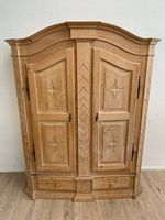 Vintage Bodenseeschrank im Landhausstil aus Nadelholz