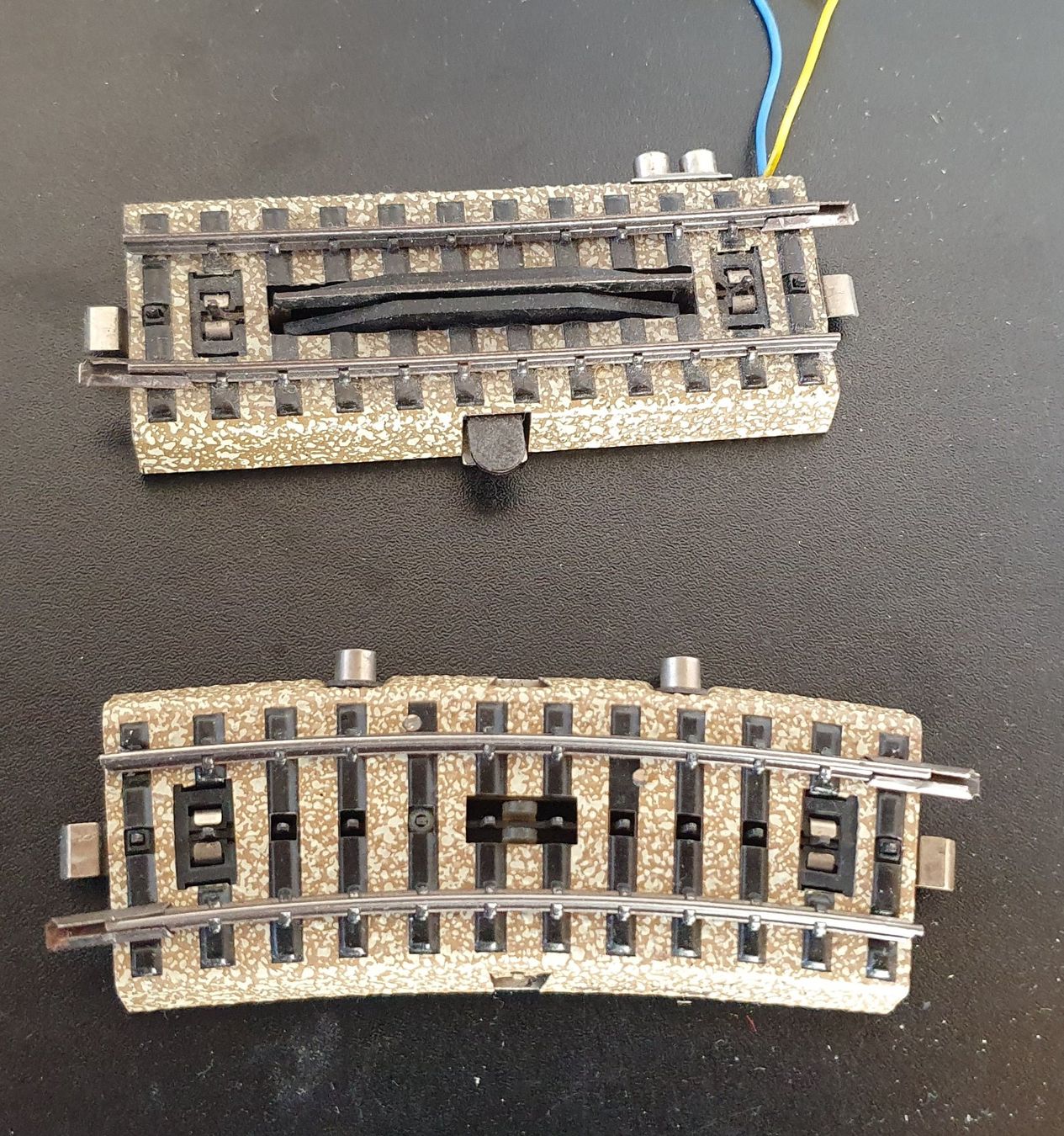 Märklin Modelleisenbahnen: MÄRKLIN: M-SCHALTGLEIS/ENTKUPPLER – Gebraucht aus Biglen von taunus82