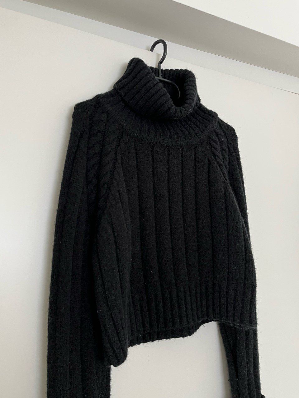Maglioni & Felpe: Kurzer Strickpullover One Sie, Farbe schwarz – Usato da Triesen venduto da dardaleni 1