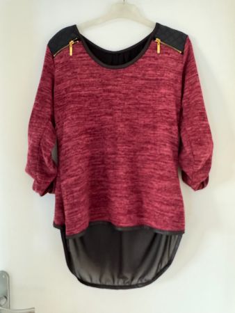Modischer Pulli mit speziellem Rückenausschnitt